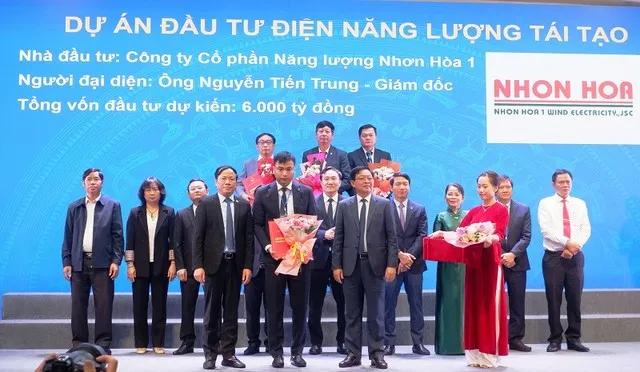 UBND tỉnh Gia Lai trao biên bản ghi nhớ hợp tác đầu tư với đại diện Công ty cổ phần Năng lượng Nhơn Hòa 1 về dự án năng lượng tái tạo (điện gió, điện mặt trời).