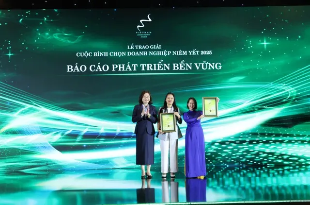 Hai doanh nghiệp đạt giải nhì (Ảnh: Lê Toàn)