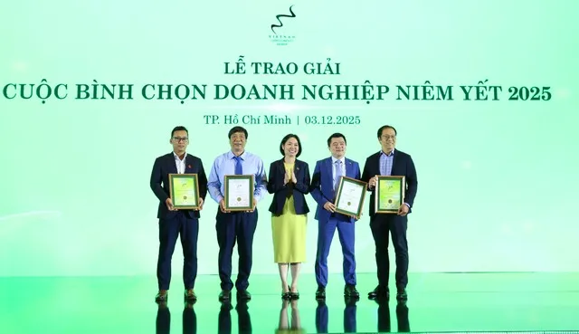 4 doanh nghiệp đạt giải Tiến bộ vượt trội năm nay (Ảnh: Lê Toàn)