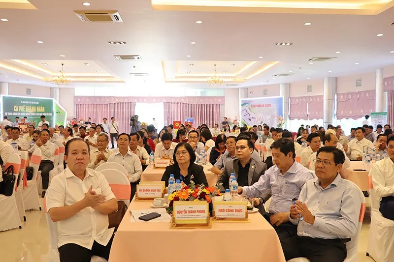 Các đại biểu tham dự chương trình “Cà phê doanh nhân” do UBND tỉnh An Giang tổ chức vào ngày 10/1/2026. Nguồn: www.angiang.gov.vn