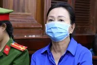 Bị cáo Trương Mỹ Lan, cựu Chủ tịch HĐQT Tập đoàn Vạn Thịnh Phát tại tòa.