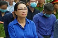 Bị cáo Trương Mỹ Lan, cựu Chủ tịch HĐQT Tập đoàn Vạn Thịnh Phát tại tòa.