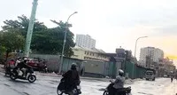 Dự án 220 - Bình Thới còn quây kín tôn