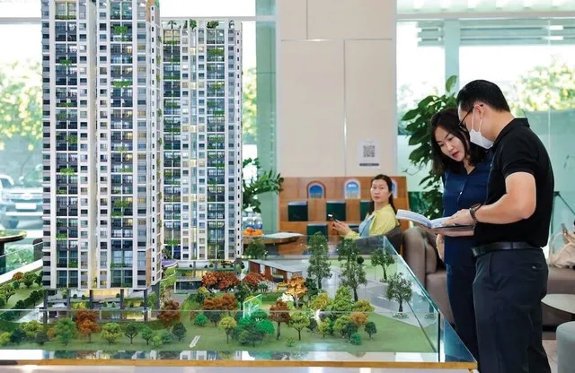 Giá nhà vượt xa thu nhập đang là thách thức lớn với lao động phổ thông. Ảnh: Lê Toàn.