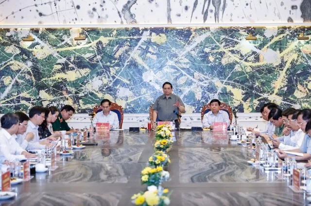 Thủ tướng Phạm Minh Chính chủ trì cuộc họp với các bộ ngành, địa phương. Ảnh: VGP.