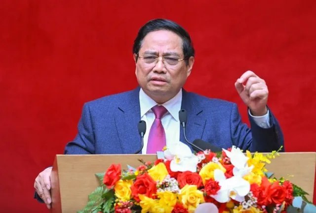 Thủ tướng Chính phủ nhấn mạnh, các ban, bộ, ngành, địa phương phải tập trung triển khai thực hiện chính sách dân tộc, tôn giáo; thực hiện các chương trình phát triển kinh tế, văn hóa, xã hội, tạo việc làm - Ảnh: VGP.