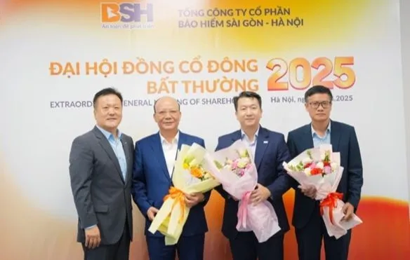 Ông Đỗ Đăng Khang, tân Tổng giám đốc Tổng CTCP Bảo hiểm Sài Gòn - Hà Nội (đứng thứ 2 từ phải sang)
