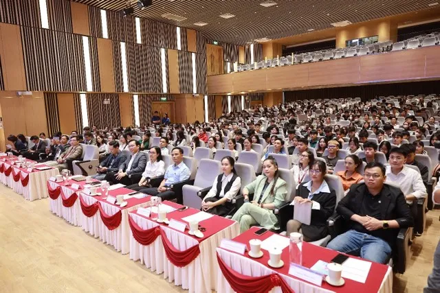 Hàng trăm sinh viên Đại học Duy Tân tham gia Unitour