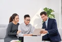 Các công ty bảo hiểm lớn đang chuyển từ “bán bảo hiểm” sang “chăm sóc sức khỏe tài chính”