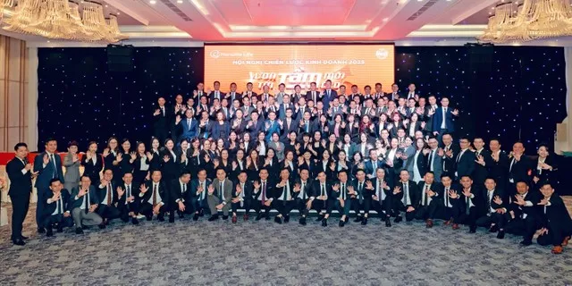 Ban Giám đốc và Đội ngũ kinh doanh Hanwha Life Việt Nam tại Hội nghị chiến lược kinh doanh năm 2025