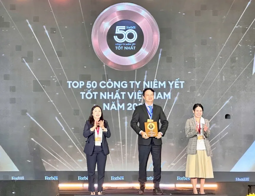 Bảo Việt (BVH) liên tiếp được vinh danh trong “Danh sách 50 công ty niêm yết tốt nhất Việt Nam” (Forbes) từ 2013