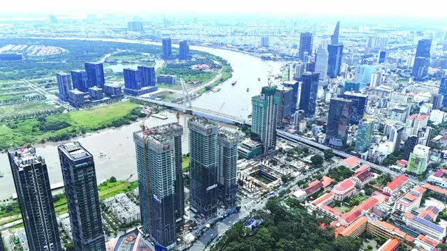 Nguồn cung sản phẩm cao cấp tiếp tục tăng. Ảnh: Việt Dũng.