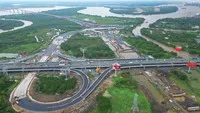 Tuyến đường Vành đai 3 đang được đẩy nhanh thi công. Ảnh: Lê Toàn.