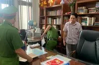 Cơ quan điều tra khám xét nơi làm việc và nhà ông Long. (Ảnh: CAĐN)