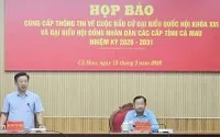 Ông Hồ Trung Việt - Trưởng Ban Tuyên giáo và Dân vận tỉnh, Thành viên Ban chỉ đạo bầu cử tỉnh Cà Mau phát biểu chỉ dạo tại buổi Họp báo