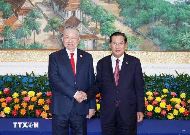 Tổng Bí thư Tô Lâm và Chủ tịch Đảng Nhân dân Campuchia Hun Sen tại Cuộc gặp hai Đảng. Ảnh: TTXVN