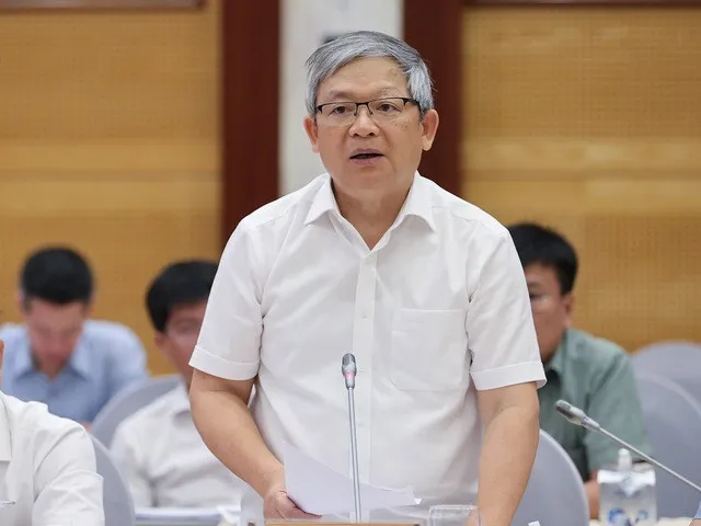 Thiếu tướng Hoàng Anh Tuyên - Người phát ngôn Bộ Công an thông tin về lừa đảo qua mạng tại họp báo Chính phủ chiều 7/9