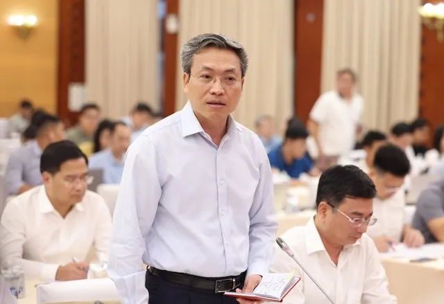 Thiếu tướng Nguyễn Quốc Toản cung cấp thông tin về kết quả điều tra các đường dây sản xuất, tiêu thụ thực phẩm giả. (Ảnh: VGP).
