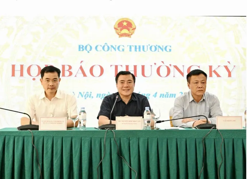 Lãnh đạo Bộ Công thương tại họp báo thường kỳ quý I/2026, chiều 9/4. 