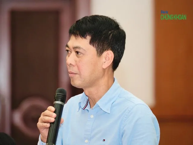Ông Doãn Thanh Tuấn, Phó Cục trưởng Cục Quản lý Giám sát bảo hiểm (Bộ Tài chính) trả lời họp báo chiều 5/10 - Ảnh: M.Minh