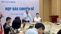 Ông Nguyễn Quang Huyền, Phó Cục trưởng Cục quản lý, giám sát bảo hiểm, Bộ Tài chính trả lời phóng viên tại cuộc họp báo chiều 15/9 (ảnh: M.M)