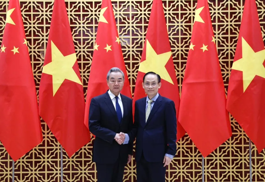 Bộ trưởng Lê Hoài Trung nhiệt liệt chào mừng Bộ trưởng Vương Nghị thăm lại Việt Nam.