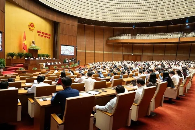 Quang cảnh phiên thảo luận tình hình kinh tế - xã hội sáng 21/4