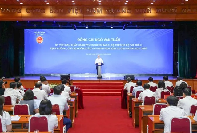 Bộ trưởng Bộ Tài chính Ngô Văn Tuấn ghi nhận, đánh giá cao những đóng góp của ngành Thuế trong hành trình phát triển của đất nước. Ảnh: Đức Minh.