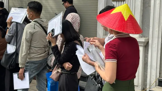 Việc hoàn thiện hồ sơ mua nhà ở xã hội đang ngày càng đơn giản hoá. Ảnh: Thanh Vũ