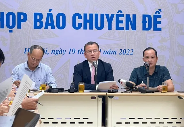 Ông Nguyễn Hoàng Dương (giữa) tại buổi họp báo chiều 19/9 (Ảnh: M.M)