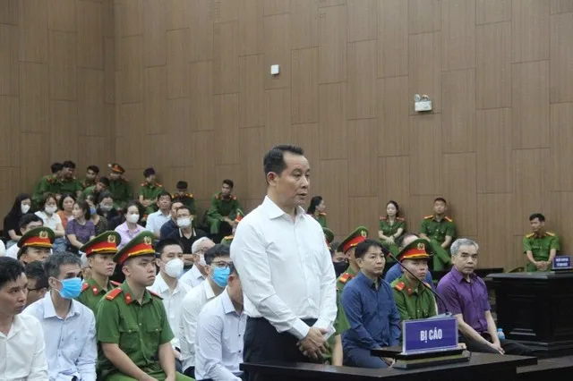 Cựu Phó Bí thư Tỉnh ủy Vĩnh Phúc Phạm Hoàng Anh không thừa nhận đã nhận 10 tỷ đồng và 800.000 USD từ Tập đoàn Phúc Sơn.