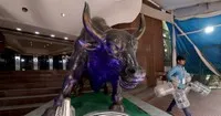 Bên trong khuôn viên Sở giao dịch chứng khoán Bombay (BSE) ở Mumbai, Ấn Độ. (Nguồn: Reuters)