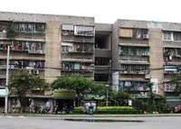 Cư xá Thanh Đa tại quận Bình Thạnh, được xây dựng từ năm 1972, hiện đã xuống cấp nghiêm trọng. Ảnh: Việt Dũng.