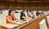 Các đại biểu Quốc hội ấn nút thông qua Luật Giao dịch điện tử sáng 22/6