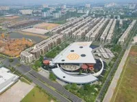 Thanh khoản thị trường chậm lại, nhưng giá nhà vẫn âm thầm đi lên. Ảnh: Lê Toàn.