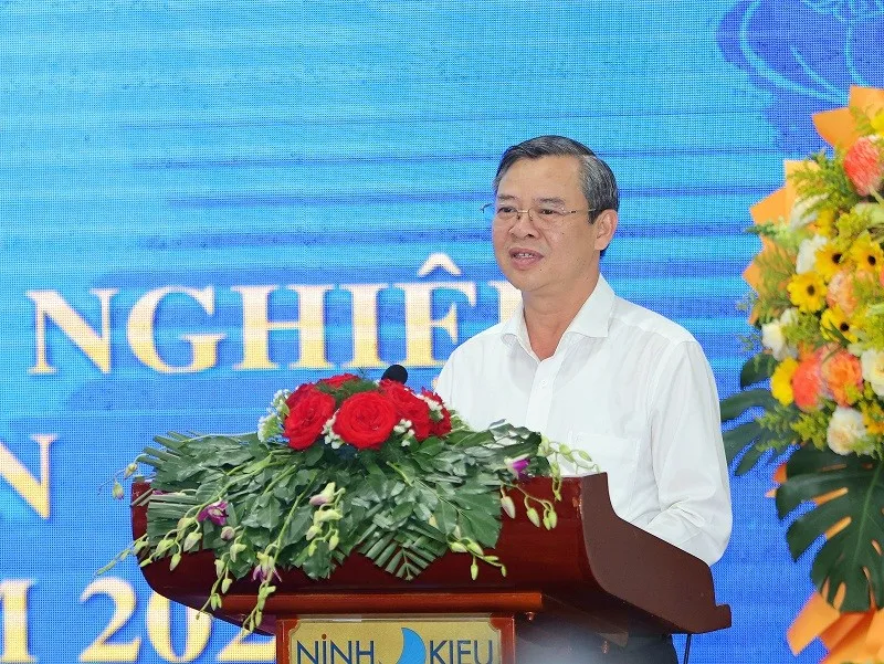 Chủ tịch UBND TP. Cần Thơ Trương Cảnh Tuyên phát biểu tại Hội nghị. Ảnh: Phạm Trung