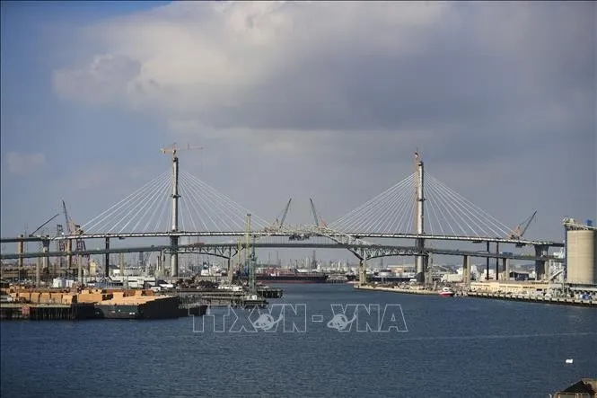 Quang cảnh cảng hàng hóa Long Beach, California, Mỹ. Ảnh minh họa: THX/TTXVN