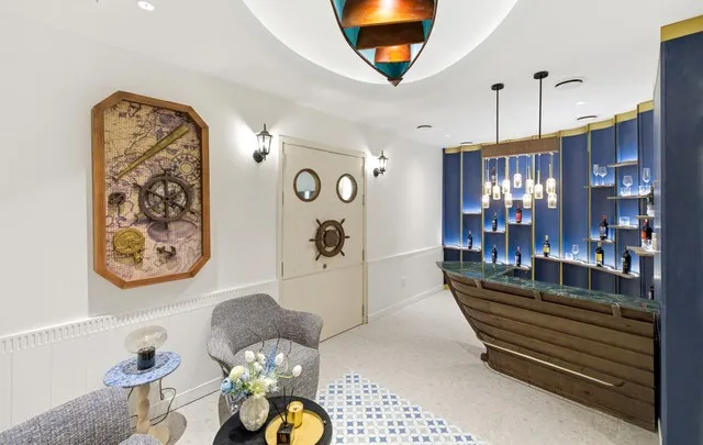 Thiết kế 3 tầng nổi cùng tầng hầm đa năng giúp Casa Villa đáp ứng trọn vẹn nhu cầu sống, nghỉ dưỡng, kinh doanh.