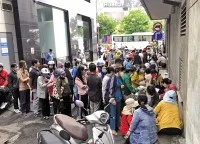 Những nạn nhân mua trái phiếu của các công ty liên quan Tập đoàn Vạn Thịnh Phát đi kêu cứu khắp nơi.
