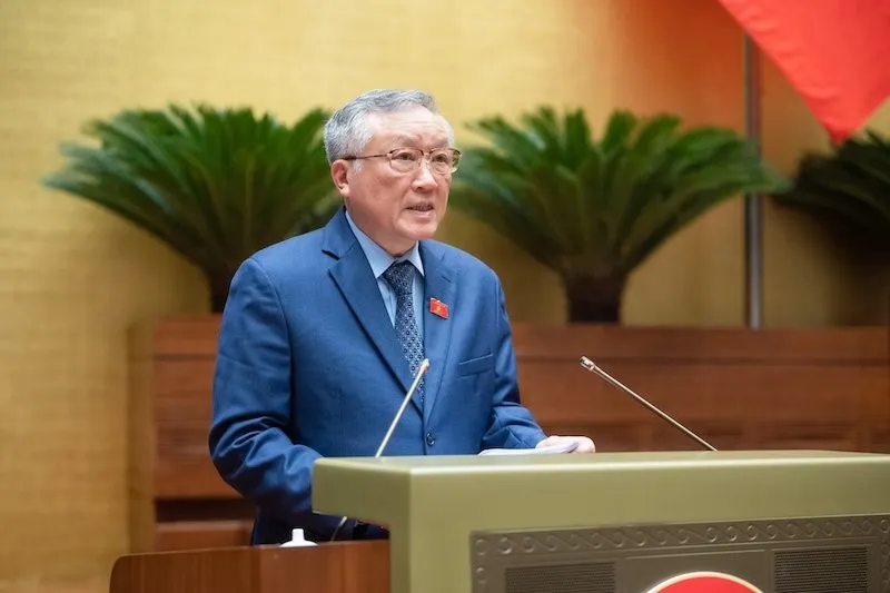 Chánh án Tòa án nhân dân Tối cao Nguyễn Hòa Bình trình bày báo cáo.