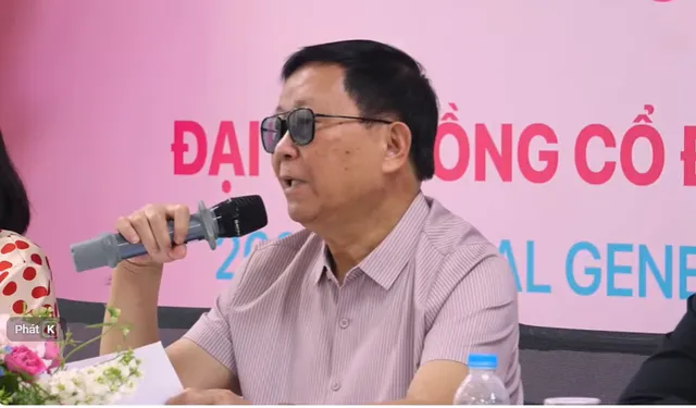 Chủ tịch HĐQT Bùi Đức Thịnh trả lời câu hỏi của cổ đông trong phần thảo luận tại ĐHCĐ thường niên năm 2026