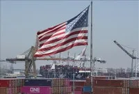 Côngtennơ hàng hóa được xếp tại cảng Long Beach ở California, Mỹ. Ảnh: AFP/TTXVN