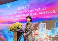Bà Phạm Tú Cầu, Phó tổng giám đốc KDI Holdings phát biểu tại lễ ký kết.