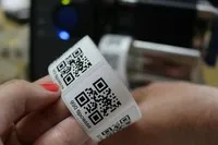 Các sản phẩm thuốc lá, rượu sản xuất để tiêu thụ trong nước phải được dán tem điện tử. (Ảnh tư liệu)