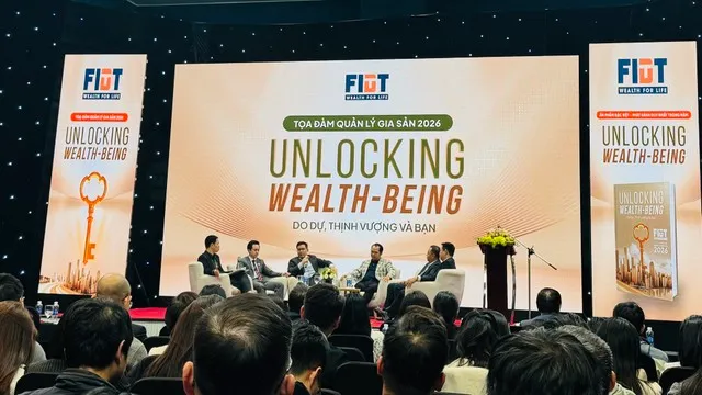 Các chuyên gia chia sẻ tại tọa đàm.