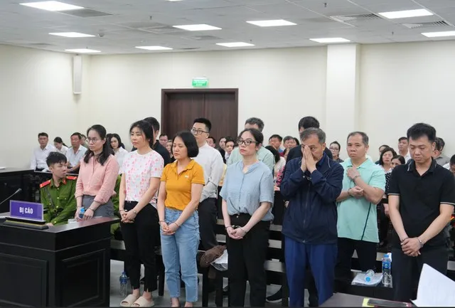 Có 13 bị cáo bị đưa ra xét xử trong phiên tòa sơ thẩm.