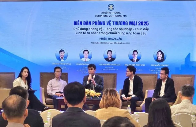 Các diễn giả chia sẻ tại diễn đàn.