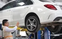 Với chính sách giảm 50% phí trước bạ trong nửa đầu năm 2022, cả ngành ô tô và bảo hiểm đều hưởng lợi.