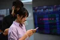 Cổ phiếu dầu khí bị bán mạnh, VN-Index đảo chiều giảm