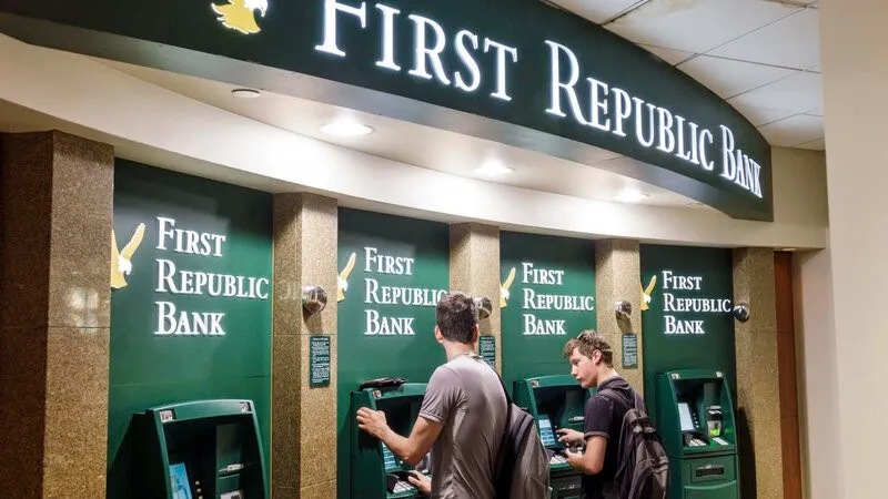 “Drama” tại hệ thống ngân hàng Mỹ tiếp diễn: Cổ phiếu First Republic giảm 90%